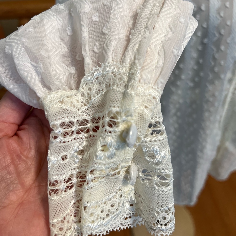 🤍 Lace Victorian Blouse – Size L - Picture 12 of 14